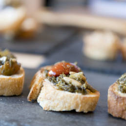 Crostini mit sizilianischem wilden Fenchel Pesto