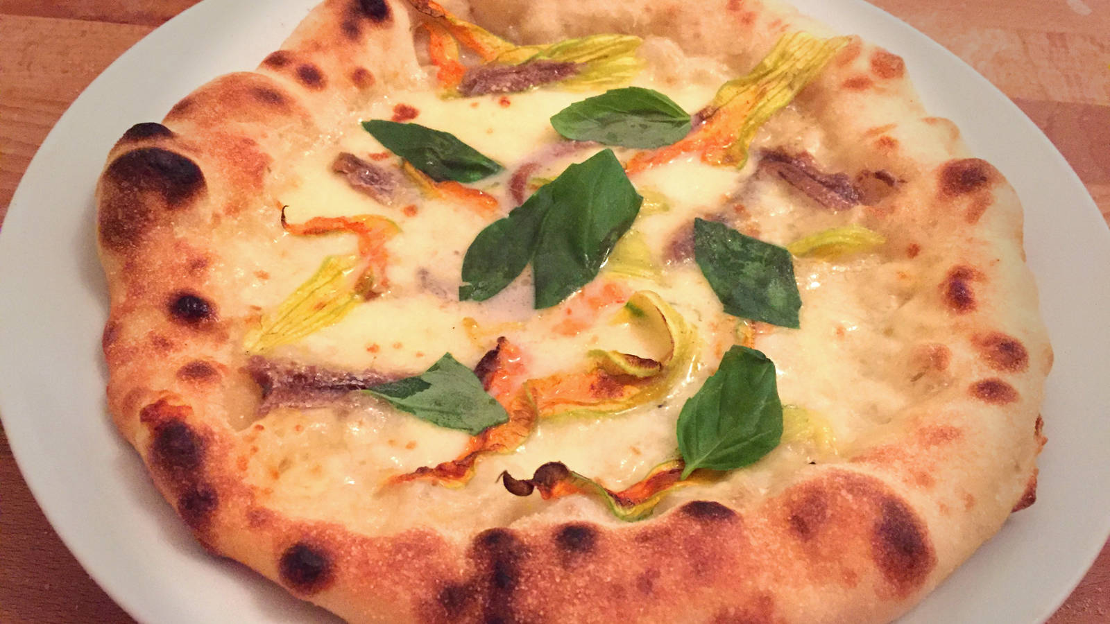 Pizza im Ofen gebacken mit Pizzateig von LuisaKocht