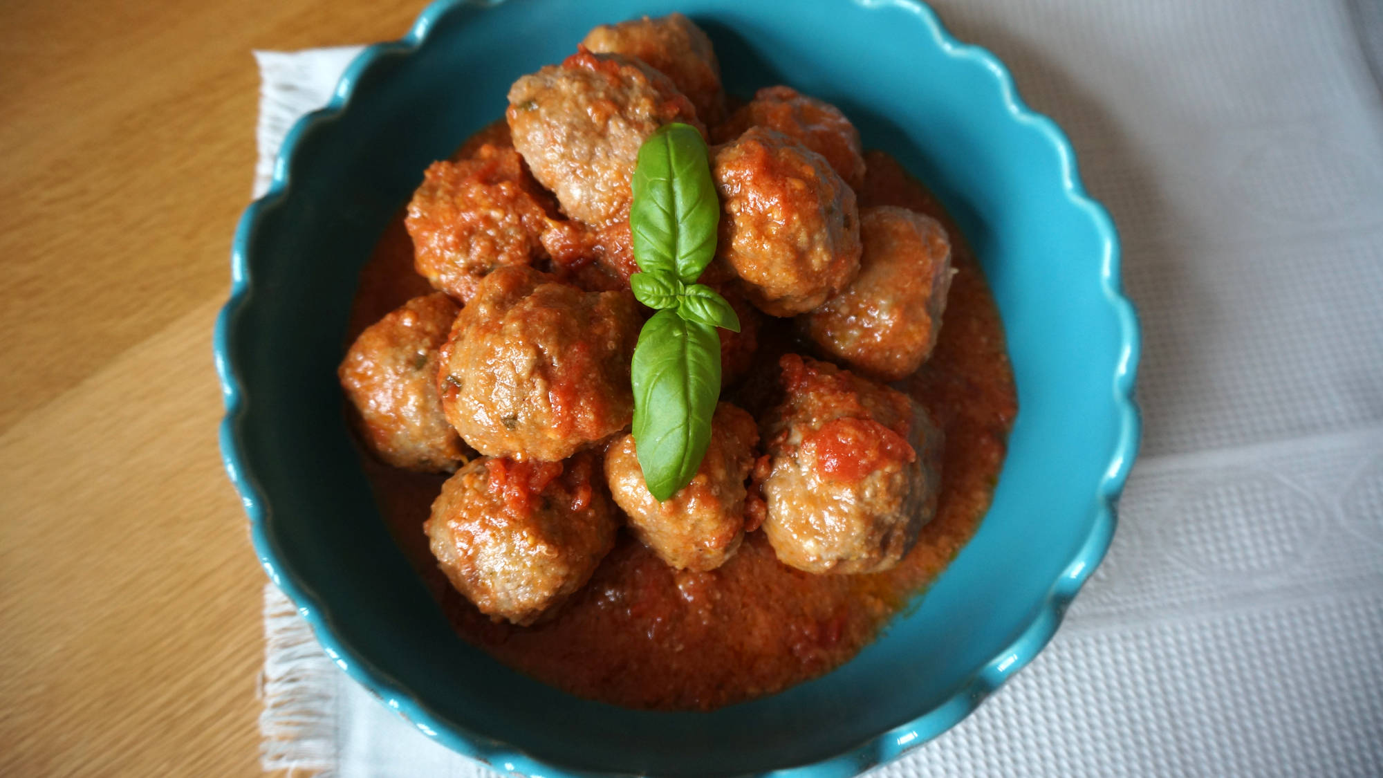 Die fertigen Polpette in Tomatensoße